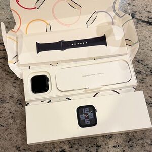 Apple Watch SE (Gen 2) 40mm Midnight GPS – Brand New, Never Used